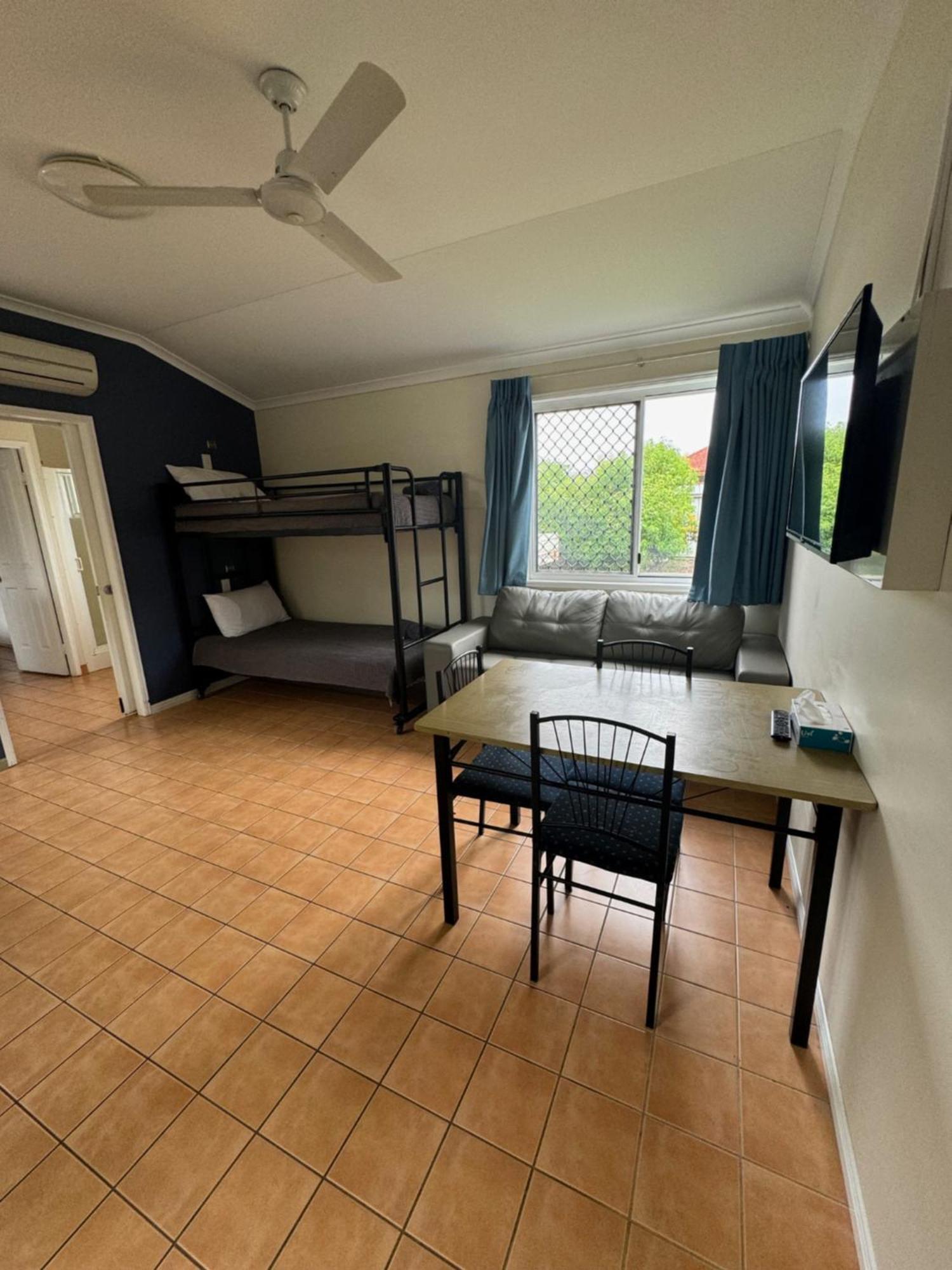 Mareeba Motor Inn Екстер'єр фото